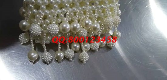 11月12日，多發(fā)材料，拿回家做的手工活，這個(gè)手工活外發(fā)加工企業(yè)一直這樣做，圖為勵(lì)志珠珠繡手工珠包成品實(shí)拍