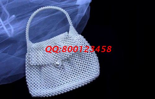 11月17日，做手工活掙錢，可靠穩(wěn)定，簡(jiǎn)單好做的珠繡串珠手工活也需要大家認(rèn)真去做，圖為勵(lì)志珠珠繡串珠成品（新款珠包）實(shí)拍