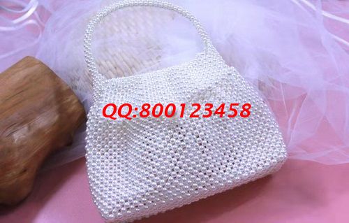 11月17日，做手工活掙錢，可靠穩(wěn)定，簡(jiǎn)單好做的珠繡串珠手工活也需要大家認(rèn)真去做，圖為勵(lì)志珠珠繡串珠成品（新款珠包）實(shí)拍