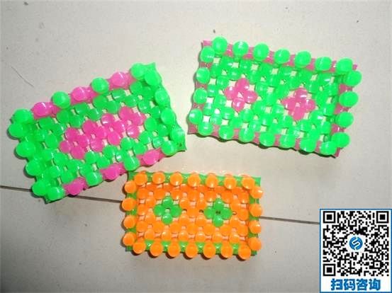 別小看你在衛(wèi)生間里一個小小的改變，把原來的塑料肥皂盒換成串珠肥皂盒，不僅透氣不損耗肥皂，更是美觀環(huán)保有品味。新年新氣象，趕緊動手試試吧。