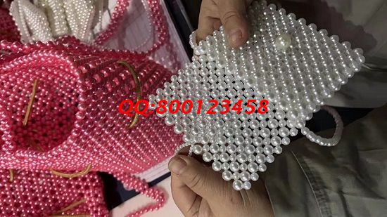 11月28日，可以寄到家做的手工活，在家做手工活掙錢就來(lái)手工之家，圖為成品倉(cāng)庫(kù)驗(yàn)收的勵(lì)志珠珠繡珠包產(chǎn)品實(shí)拍(圖2)