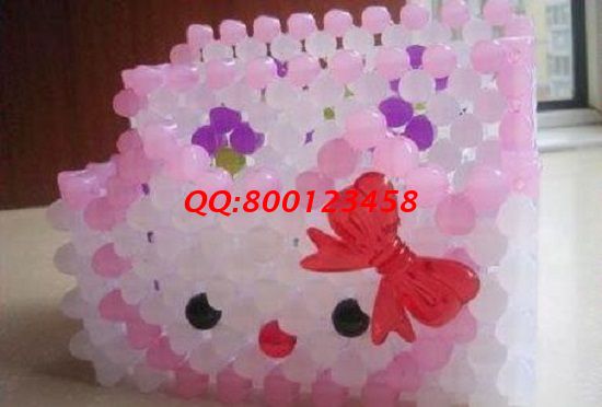 2月14日，在家做手工加工活，選擇了正規(guī)企業(yè)手工之家，還有人問這里的手工活一天能賺多少錢，圖為勵(lì)志珠珠繡串珠（實(shí)用）產(chǎn)品細(xì)節(jié)