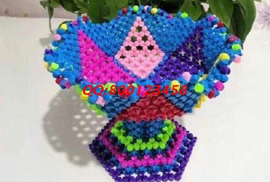 2月14日，在家做手工加工活，選擇了正規(guī)企業(yè)手工之家，還有人問這里的手工活一天能賺多少錢，圖為勵(lì)志珠珠繡串珠（實(shí)用）產(chǎn)品細(xì)節(jié)