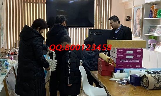 2月18日，家庭手工加工活回收，可以拿回家做的手工，來手工之家手工活接單平臺，圖為手工之家接待加工客戶現(xiàn)場考察合作剪影