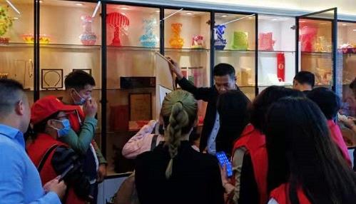 與女兒一起做手工，幸福從來都是奮斗來的------記手工之家加工補(bǔ)貼政策之優(yōu)秀合作伙伴方先生