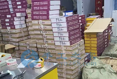 2月26日，在家做手工活靠譜，創(chuàng)意珠繡串珠手工活外發(fā)加工項目就來十多年的手工企業(yè)，圖為手工之家倉儲部日常工作剪影