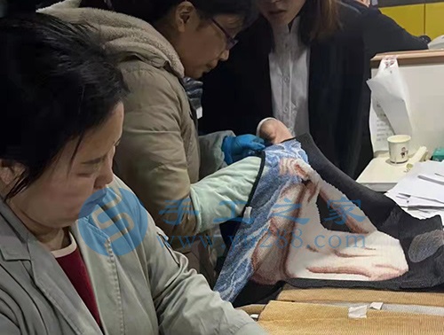 2月26日，在家做手工活靠譜，創(chuàng)意珠繡串珠手工活外發(fā)加工項目就來十多年的手工企業(yè)，圖為手工之家倉儲部日常工作剪影