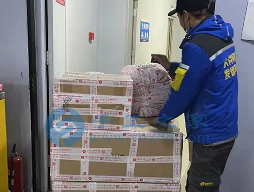 2月26日，在家做手工活靠譜，創(chuàng)意珠繡串珠手工活外發(fā)加工項目就來十多年的手工企業(yè)，圖為手工之家倉儲部日常工作剪影