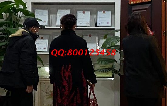 2月28日，農(nóng)村加工手工活項目，做珠繡串珠外發(fā)手工活的農(nóng)民朋友有很多，圖為手工之家接待加工客戶考察合作剪影