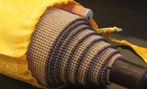 3月13日，在家做手工活，正規(guī)手工活外發(fā)加工企業(yè)的材料倉庫，是這樣對外寄發(fā)材料的，圖為勵志珠珠繡成品細(xì)節(jié)實拍