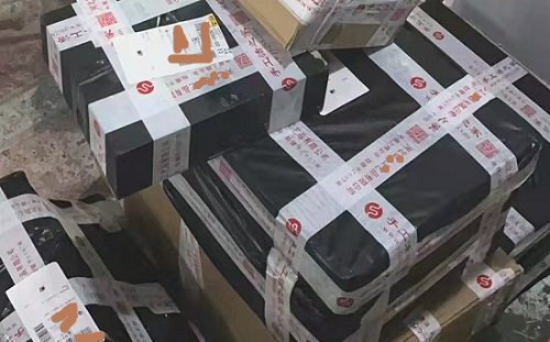 3月14日，純手工活外發(fā)加工，驗(yàn)收入庫及時(shí)、標(biāo)準(zhǔn)明確，十多年的手工企業(yè)手工之家的手工活外發(fā)加工項(xiàng)目讓人放心，圖為倉(cāng)儲(chǔ)部?jī)蓚€(gè)倉(cāng)庫日常剪影