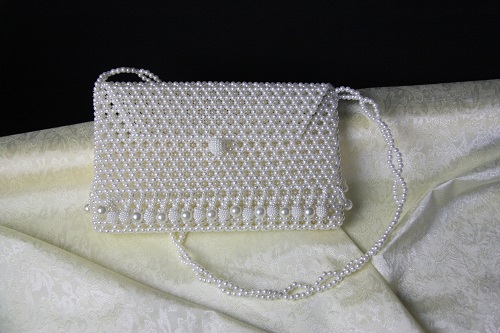 3月20日，正規(guī)手工活外發(fā)回收，長期有活兒的手工活加工項(xiàng)目，就來手工之家，圖為勵志珠珠繡串珠手工產(chǎn)品實(shí)拍