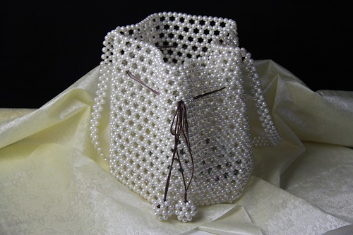 3月20日，正規(guī)手工活外發(fā)回收，長期有活兒的手工活加工項(xiàng)目，就來手工之家，圖為勵志珠珠繡串珠手工產(chǎn)品實(shí)拍