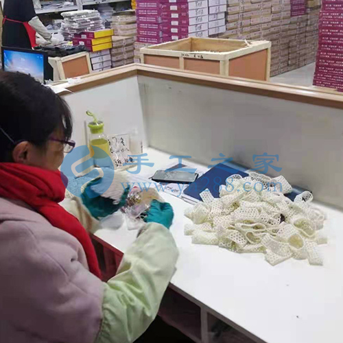 珠繡外發(fā)手工活靠譜又自由，適合人們長(zhǎng)期領(lǐng)回家加工掙錢(圖1)