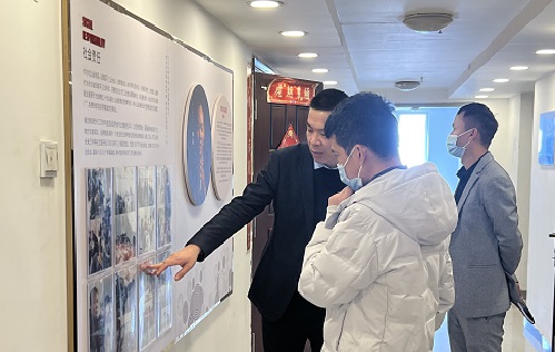 3月23日，想接正規(guī)廠家的手工活，純手工活外發(fā)加工項(xiàng)目，十多年的手工之家有非遺傳統(tǒng)手工珠繡，圖為手工之家接待考察合作加工客戶剪影