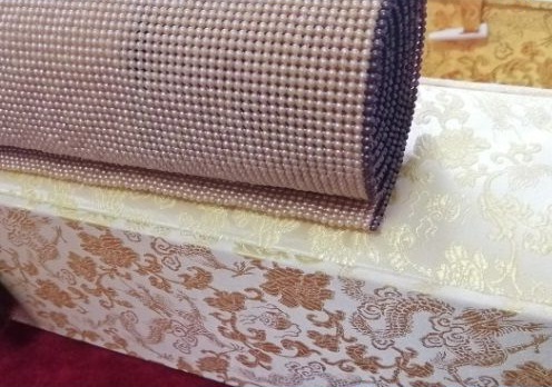 4月1日，手工活在家兼職也能干，這個(gè)拿回家做的手工活的珠繡產(chǎn)品怎么用？圖為勵(lì)志珠珠繡串珠手工（一款）成品外包裝剪影