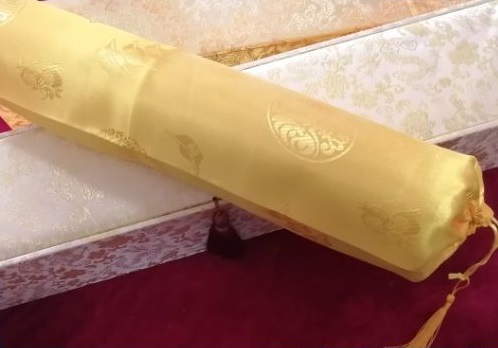 4月1日，手工活在家兼職也能干，這個(gè)拿回家做的手工活的珠繡產(chǎn)品怎么用？圖為勵(lì)志珠珠繡串珠手工（一款）成品外包裝剪影