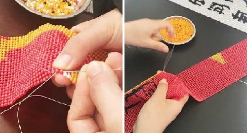 4月2日，在家做手工活掙錢，寄到家做的手工活，這個(gè)外發(fā)手工活的加工費(fèi)如何結(jié)算？圖為勵(lì)志珠珠繡串珠手工產(chǎn)品剪影