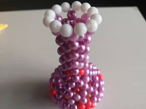 4月22日，想接正規(guī)廠家的手工活，大家在家找手工活做，手工之家珠繡串珠外發(fā)手工活為什么很適合在家做，圖為勵(lì)志珠珠繡串珠手工產(chǎn)品剪影(圖2)