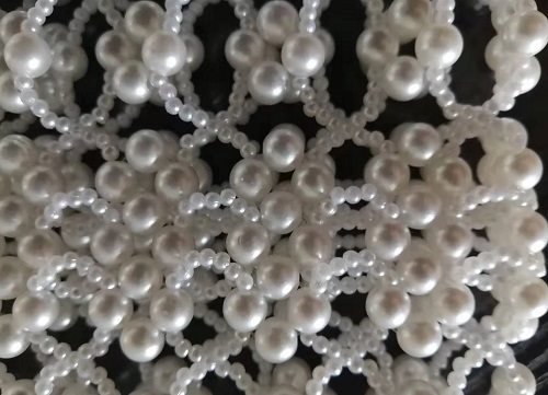 4月24日，可以寄到家做的手工活，手工活兼職，手工活外發(fā)加工企業(yè)手工之家的服務(wù)，合作前后都好，圖為勵志珠珠繡串珠手工珠包產(chǎn)品剪影