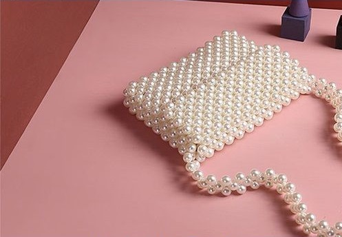 4月27日，想接正規(guī)廠家的手工活，純手工活外發(fā)加工項(xiàng)目，手工之家的珠繡串珠手工，男女誰更適合合作創(chuàng)業(yè)，圖為勵(lì)志珠珠繡串珠手工產(chǎn)品剪影