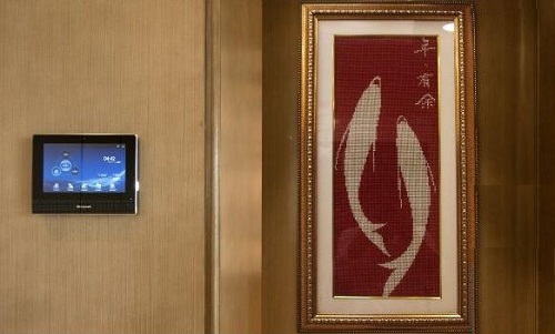 5月3日，手工活接單平臺，手工兼職招聘帶回家做，珠繡產(chǎn)品讓手工之家和加工人員更好共贏，圖為勵志珠珠繡手工產(chǎn)品剪影