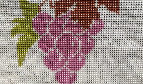 5月4日，接手工活訂單的平臺(tái)，正規(guī)手工活大批量外發(fā)加工，手工之家的手工活長(zhǎng)期穩(wěn)定，圖為勵(lì)志珠珠繡串珠手工產(chǎn)品剪影