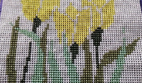 5月4日，接手工活訂單的平臺(tái)，正規(guī)手工活大批量外發(fā)加工，手工之家的手工活長(zhǎng)期穩(wěn)定，圖為勵(lì)志珠珠繡串珠手工產(chǎn)品剪影