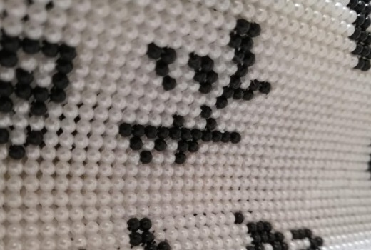 5月6日，手工活兼職，純手工活代加工，手工之家的手工活加工項(xiàng)目讓大家了解后才合作，圖為勵(lì)志珠珠繡串珠手工產(chǎn)品剪影 