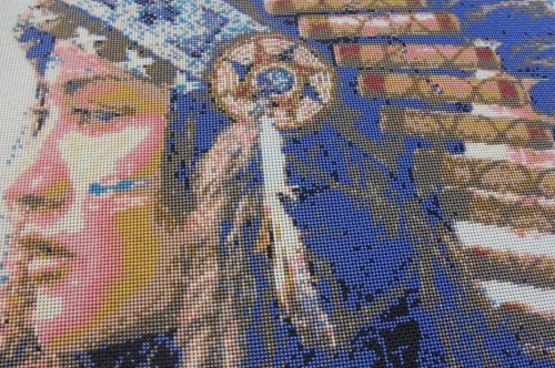 5月8日，拿回家做的手工活大批，正規(guī)純手工活外發(fā)，在手工之家，可以自己做，也可以開手工工作室，圖為勵志珠珠繡串珠手工產(chǎn)品剪影