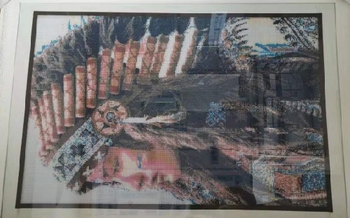 5月8日，拿回家做的手工活大批，正規(guī)純手工活外發(fā)，在手工之家，可以自己做，也可以開手工工作室，圖為勵志珠珠繡串珠手工產(chǎn)品剪影