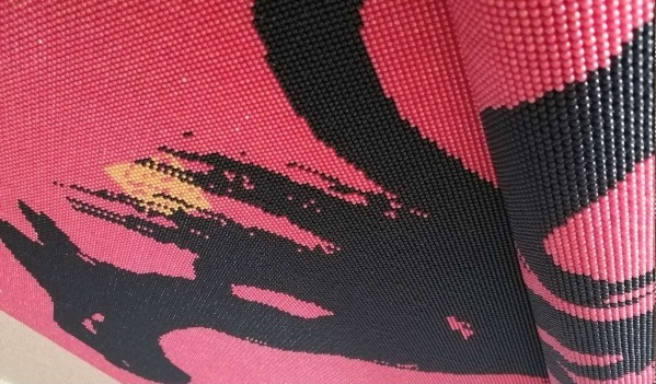 5月9日，手工外發(fā)加工網(wǎng)，全國正規(guī)手工活平臺有哪些，手工之家的加工人員在交流中成為朋友，圖為勵志珠珠繡串珠手工產(chǎn)品剪影