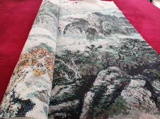 5月14日，在家做的手工活正規(guī)平臺(tái)，拿回家做的手工活，手工之家的珠繡串珠驗(yàn)收標(biāo)準(zhǔn)明確，合作資料里就有，圖為勵(lì)志珠珠繡串珠手工產(chǎn)品剪影