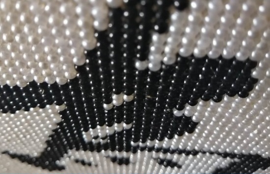 5月16日，可靠的手工活外發(fā)，帶回家做的手工活，手工之家的珠繡串珠手工有了不合格的產(chǎn)品怎么辦，圖為勵志珠珠繡手工產(chǎn)品細節(jié)剪影