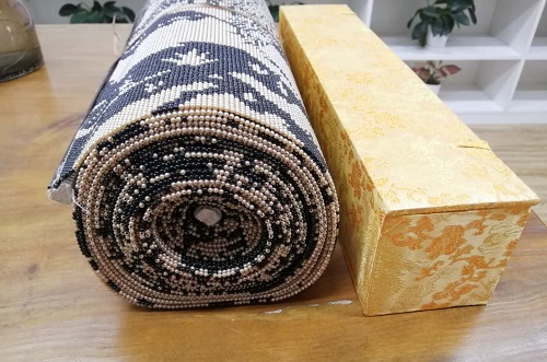 5月17日，在家做的手工活正規(guī)平臺(tái)，正規(guī)手工活大批量外發(fā)加工，不斷創(chuàng)新的手工之家給大家發(fā)展的美好前景和希望，圖為勵(lì)志珠珠繡手工（清明上河圖）細(xì)節(jié)剪影