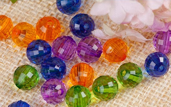 5月21日，純手工活代加工，正規(guī)純手工活外發(fā)，大家為什么都說手工之家的珠繡串珠外發(fā)手工活好學好做？圖為珠繡立體串珠手工多色繡珠剪影 