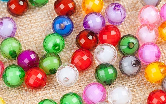 5月21日，純手工活代加工，正規(guī)純手工活外發(fā)，大家為什么都說手工之家的珠繡串珠外發(fā)手工活好學好做？圖為珠繡立體串珠手工多色繡珠剪影 