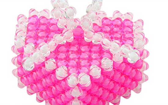 5月23日，手工活拿回家做，在家做手工兼職，手工之家的手工產(chǎn)品驗收，標(biāo)準(zhǔn)寫的真清楚，圖為勵志珠珠繡串珠手工產(chǎn)品剪影 