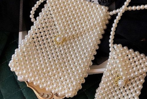 6月1日，可靠的手工活外發(fā)，手工活拿回家做，做外發(fā)手工活為什么有人不掙錢？圖為勵志珠珠繡串珠手工產品剪影