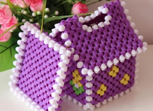 6月2日，在家做的手工活正規(guī)平臺(tái)，帶回家做手工活，手工之家在材料提供上也人性化，圖為勵(lì)志珠珠繡串珠手工產(chǎn)品剪影