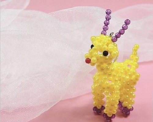 6月5日，在家做的手工活正規(guī)平臺(tái)，手工活兼職，手工之家的合作模式好體現(xiàn)在這里，圖為勵(lì)志珠珠繡串珠手工產(chǎn)品剪影