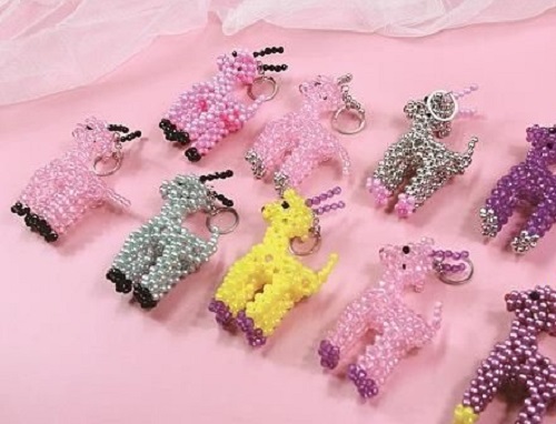 6月5日，在家做的手工活正規(guī)平臺(tái)，手工活兼職，手工之家的合作模式好體現(xiàn)在這里，圖為勵(lì)志珠珠繡串珠手工產(chǎn)品剪影