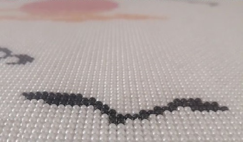 為什么大家都非常努力做這里的串珠加工手工活呢？(圖1)