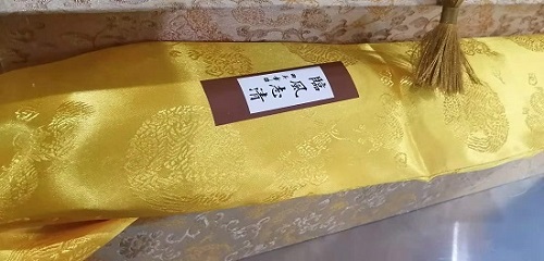 6月12日，拿回家做的手工活大批，可靠的手工活外發(fā)，不管什么合作方式，在手工之家都沒有后顧之憂，圖為勵志珠珠繡手工成品外包裝剪影