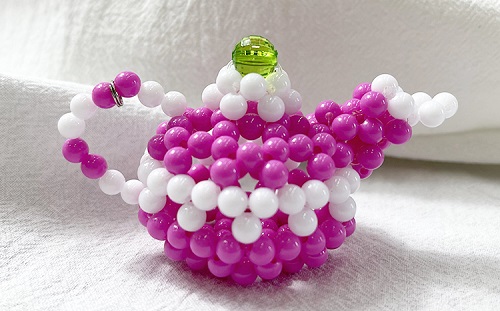 6月15日，拿回家做的手工活，正規(guī)純手工活外發(fā)，手工之家的珠繡串珠手工活代加工項目有多難？圖為勵志珠珠繡串珠手工產(chǎn)品剪影