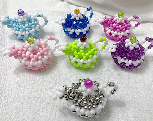 6月15日，拿回家做的手工活，正規(guī)純手工活外發(fā)，手工之家的珠繡串珠手工活代加工項目有多難？圖為勵志珠珠繡串珠手工產(chǎn)品剪影