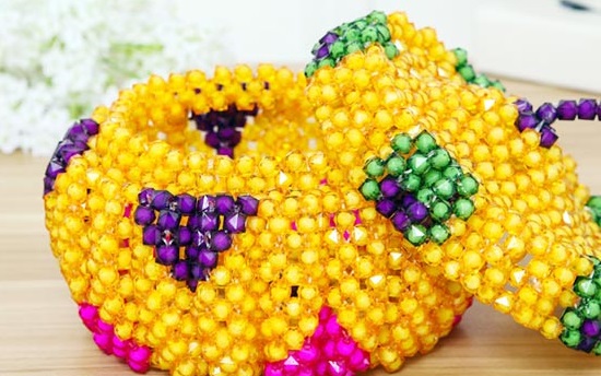 在家做勵(lì)志珠珠繡加工手工活，快樂(lè)與健康并存(圖1)