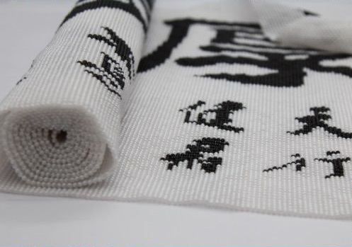 6月24日，農(nóng)村手工活外發(fā)加工，簡單好做的串珠手工活兼職，對于這個人群來說，手工之家的手工活可以個人做，也適合組織人一起做，圖為勵志珠珠繡手工產(chǎn)品細節(jié)剪影