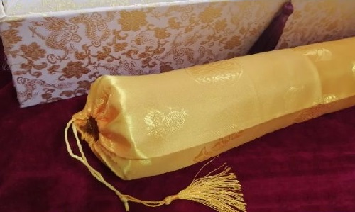 6月27日，帶回家做手工活，加工活外放的正規(guī)公司，為什么家庭婦女做手工之家的珠繡串珠手工活會成功？圖為勵志珠珠繡手工產(chǎn)品及外包裝剪影