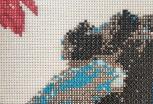 合作模式創(chuàng)新，承接正規(guī)珠繡手工活，彩珠串出大財(cái)富(圖1)